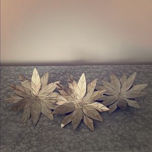 3 Tin metal floral/petal/flower wreath clips